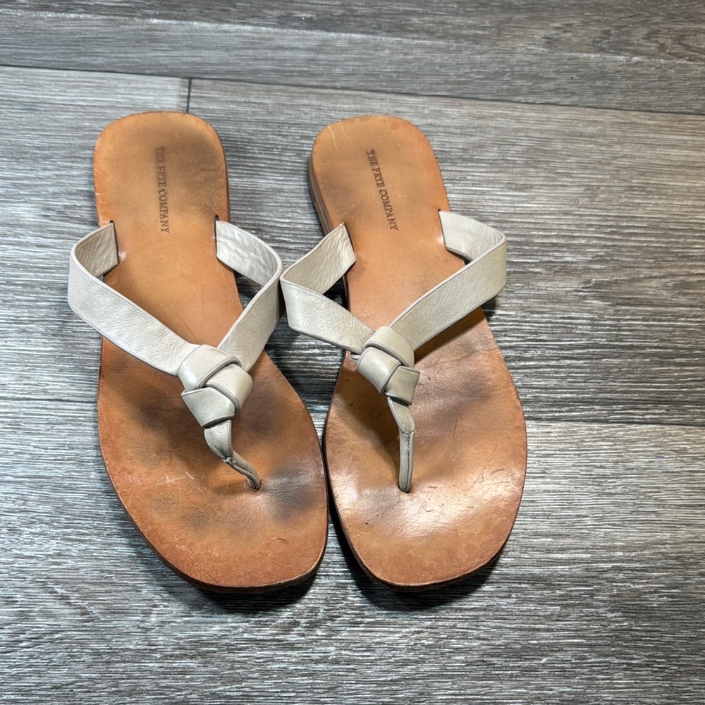 Frye Women's Tan and Cream Sandals size 9 (b167)